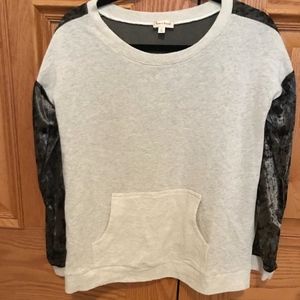 Hem & Thread Long sleeve sweater/shirt